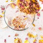 نمک حمام رز گلد مدل RoseTea وزن 650 گرم