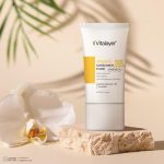 فلوئید ضدآفتاب بی‌رنگ ویتالیر SPF50 مدل Vitamin C مناسب انواع پوست، حجم 50 میلی‌لیتر