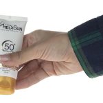 کرم ضد آفتاب رنگی مدیسان SPF 50 مدل Tinted ‌مناسب پوست‌های خشک و معمولی حجم 50 میلی‌لیتر