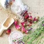 نمک حمام رز گلد مدل RoseTea وزن 650 گرم