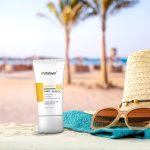 کرم ضد آفتاب رنگی ویتالیر، SPF 50، مدل ویتامین سی، ‌مناسب انواع پوست با تنالیته متوسط و حجم 50 میلی‌لیتر، ضد آب، مرطوب‌کننده، غیر کومدون‌زا، محافظت‌کننده در برابر اشعه‌های UVA و UVB، ویتامین C و آنتی اکسیدان، با ماندگاری 2 ساعته
