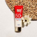 فلوئید ضدآفتاب بدون رنگ ساین اسکین SPF50 مدل SYN SHIELD، مناسب پوست‌های چرب، حجم 50 میلی‌لیتر