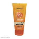 کرم ضد آفتاب رنگی آردن سان، SPF 30، مدل Light Beige، مناسب انواع پوست با تنالیته روشن و حجم 50 میلی‌لیتر، ضد آب، محافظت‌کننده در برابر اشعه‌های UVA و UVB، ضد لک، دارای فرمولاسیون ویتامین‌های C و E، با ماندگاری 2 ساعته